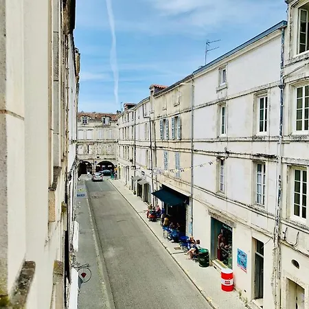Dans Amelot Apartment