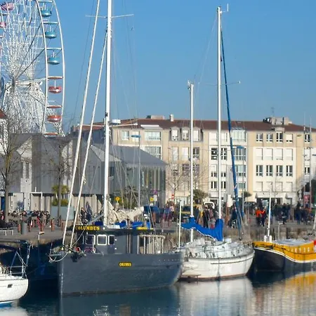 Dans Amelot